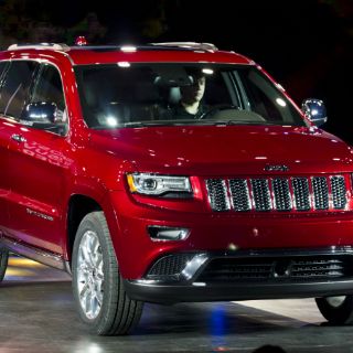 Chrysler llama a revisión 184 mil 215 vehículos