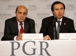 Tomás Zerón (d) informa que los detenidos declaran haber participado con 'Guerreros Unidos'. SUN / ARCHIVO