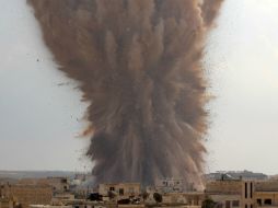 Los bombardeos destruyeron dos campamentos, un edificio, un camión y un vehículo armado. AFP / G. Omran