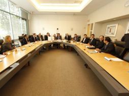 Sandoval sostuvo un encuentro con varios empresarios. TWITTER / @AristotelesSD