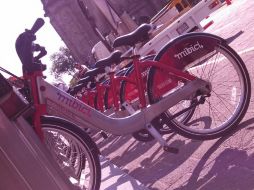 El día de hoy se instaló una de las estaciones de MiBici, afuera de la Presidencia Municipal de Guadalajara. EL INFORMADOR / E. Barrera