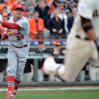 Un lanzamiento descontrolado da victoria a Gigantes