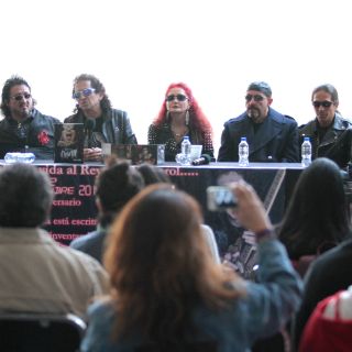 Alex Lora presenta su libro de anécdotas