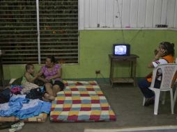 Algunas personas fueron desalojadas de sus hogares y enviadas a albergues. AP / E. Felix