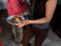 Se recomienda lavarse las manos antes de manipular alimentos, antes de comer y después de ir al baño. EL INFORMADOR / ARCHIVO