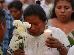 Familiares de los 43 desaparecidos piden el regreso de los estudiantes con vida. EFE / J. Méndez