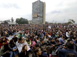 En la UNAM, varios contingentes comienzan la marcha hacia la Procuraduría. SUN / F. Ramírez