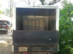 Se trata de una Nissan tipo caja seca, color rojo, placas JR-45340 de Jalisco. ESPECIAL / Fiscalía General del Estado