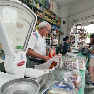Tienditas vencen a supermercados