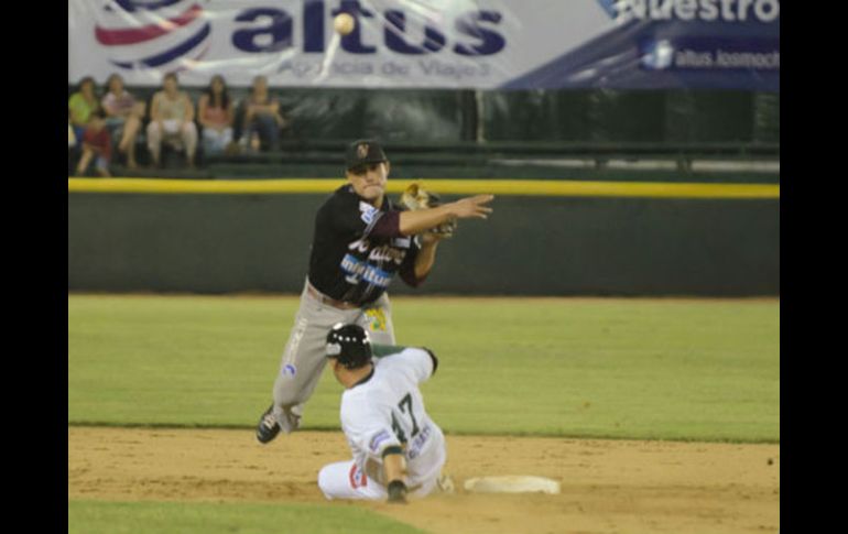 La victoria se le apuntó al relevista Oscar Verdugo (1-0), quien tuvo la ayuda del cerrador Julián Arballo. ESPECIAL / http://www.lmp.com.mx
