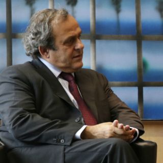 Platini propone cinco cambios y expulsiones temporales