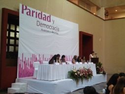 Mujeres líderes empresariales y del ámbito de la política escuchan diversas conferencias en el tema en el foro Paridad y Democracia. EL INFORMADOR / T. Villaseñor