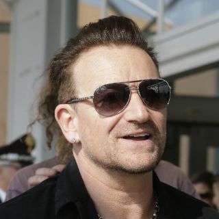 Bono de U2 revela que usa gafas de sol por glaucoma