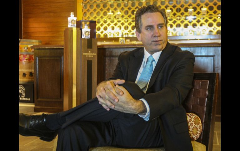 El director de Casa Herradura, Randy McCan, habla sobre los nuevos productos que ofrece la tequilera durante el festival. EL INFORMADOR / F. Atilano