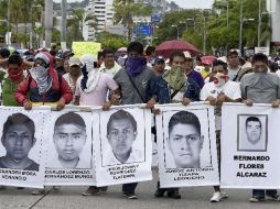 Este viernes se realizó una manifestación en Acapulco para presionar a autoridades por el caso de la desaparición de 43 normalistas. AFP / R. Schemidt