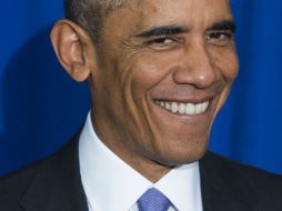 Trataba de explicarle a la camarera que ha pagado sus facturas, dice Barack entre risas. AFP / S. Loeb