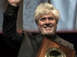 El cineasta español Pedro Almodóvar tras recibir el Premio Lumière durante la sexta edición del festival de Cine de Lyon. AFP / J.P. Ksiazek