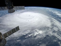 Vista aérea del huracán. Vientos y lluvias fuertes han empezado a azotar la isla. EFE / A. Gerst