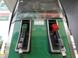 Algunas gasolineras que aún cuentan con combustible, han optado por racionar la venta, ofreciendo máximo 200 pesos. EL INFORMADOR / ARCHIVO