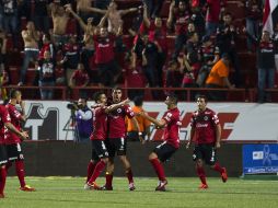 Jugadores de Tijuana festejan la anotación de último minuto y con esto la victoria de su equipo ante Querétaro. MEXSPORT /