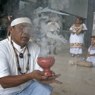 Entregan norma de escritura maya