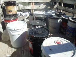 Eran 21 las cubetas que los detenidos ofertaban a 500 pesos. ESPECIAL / Policía de Tonalá