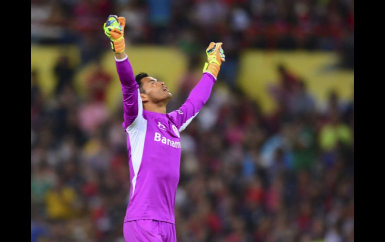 El arquero toluqueño detuvo un penal disparado por Luis Caballero en el primer tiempo. MEXSPORT / A. Macías