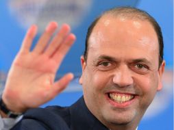 El ministro del Interior, Angelino Alfano, reitera su oposición al matrimonio entre parejas del mismo sexo o a la adopción. AFP / ARCHIVO