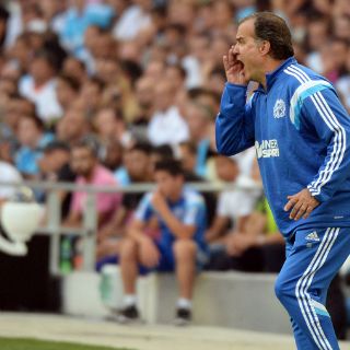 Marcelo Bielsa se quema el trasero en pleno partido