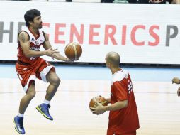 Sus 1.69 metros no impidieron a Manny Pacquiao participar en este deporte. EFE / D. Sabangan