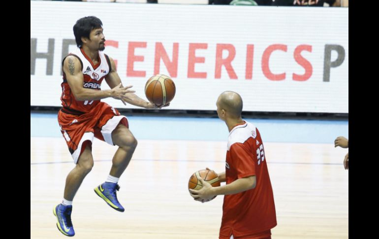 Sus 1.69 metros no impidieron a Manny Pacquiao participar en este deporte. EFE / D. Sabangan