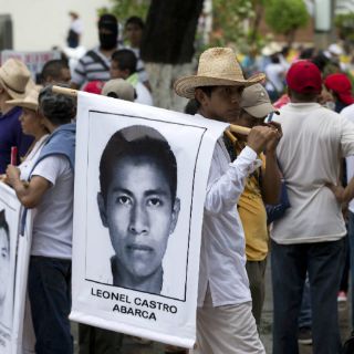 Oran en Catedral porque normalistas aparezcan vivos