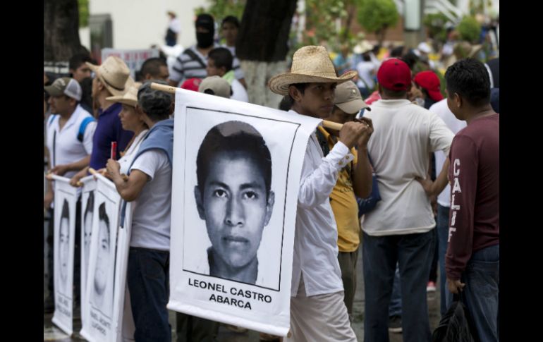 Familiares de los jóvenes desaparecidos también se han manifestado. AP / E. Verdugo