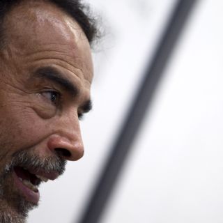 Damián Alcázar expone su faceta más rockera