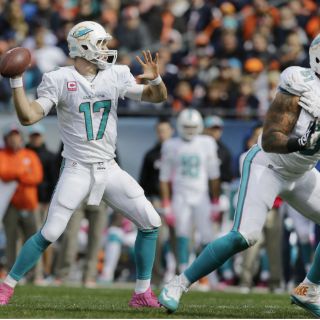 Tannehill lidera victoria de Miami en Chicago
