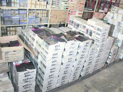 En la bodega de Cultura UdeG, ubicada en Ignacio Jacobo No. 39, Belenes, se encuentran abandonados miles de libros. ESPECIAL /