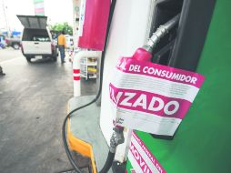 Dos castigos. Al detectarse anomalías al surtir el combustible, primero se inmovilizan las bombas y después deben corregir la falla. EL INFORMADOR / J. Mendoza