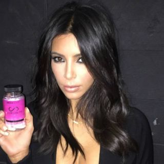 Kim Kardashian cobra 750 mil dólares por promover alguna marca