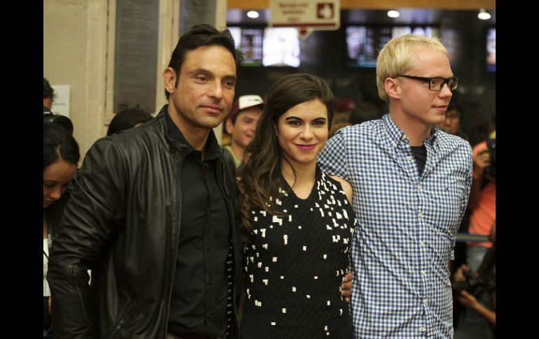 El productor Matthias Ehrenberg (i), la actriz Sofía Espinoza (c) y el director Christian Keller (d), en la presentación de la cinta. EL INFORMADOR / J. Mendoza