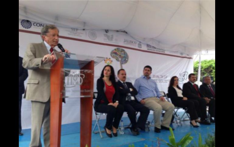 El secretario de Innovación, Jaime Reyes Robles inauguró la Semana Nacional de Ciencia y Tecnología 2014 en Tequila. TWITTER /