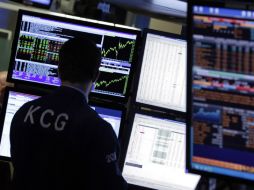 También tras conocer el cecimiento del 7.3 por ciento en el Producto Interno Bruto de China. AP / ARCHIVO