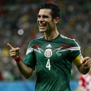 Rafael Márquez es felicitado por su nominación al PND