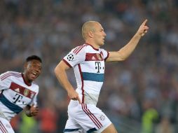 El delantero holandés Arjen Robben anota dos goles, al minuto 8 y al 30. EFE / A. Gerbert