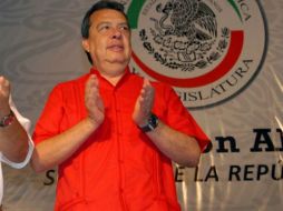 Opinan que no es Ángel Aguirre quien debe asumir responsabilidad en el caso Iguala, sino el Gobierno federal. NTX / ARCHIVO