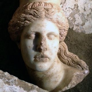 Hallan cabeza de esfinge en la ciudad griega de Anfípolis