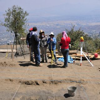 Descubren 56 entierros mayas en Mérida