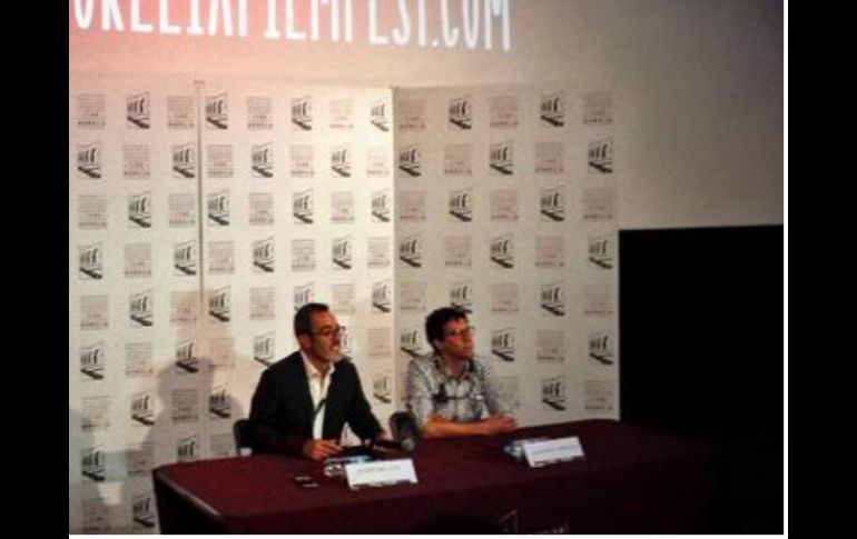 La presentación contó con la presencia de Edgar San Juan (producción) y Alejandro Mendoza (guión). TWITTER / @FICM