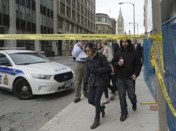 El hombre presuntamente habría disparado al edificio y herido a un soldado. AP / M. Wyld