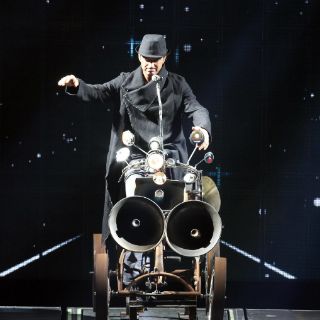 Arjona cautiva a su público en el Auditorio Nacional