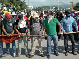 También es detenido un supuesto estudiante, a quien le quitaron una navaja, una lámpara y una lata de gas lacrimógeno. SUN /